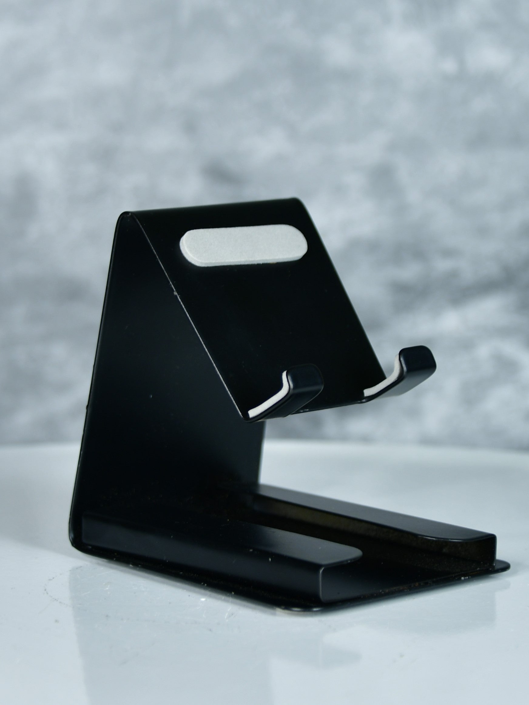 Sowpeace - White Padded Metal Phone Stand with Card Holder