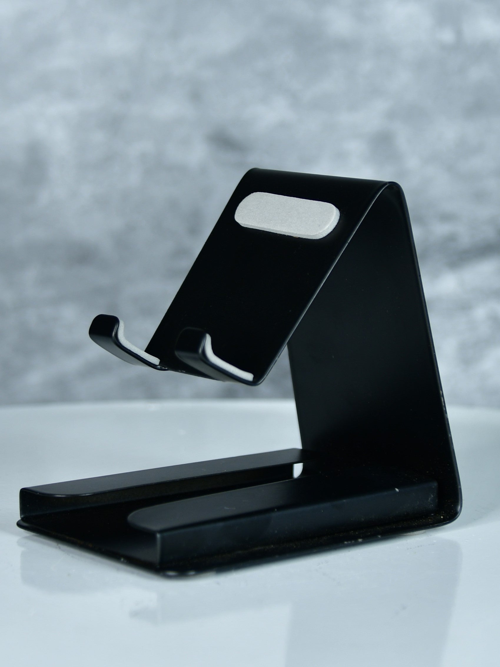 Sowpeace - White Padded Metal Phone Stand with Card Holder