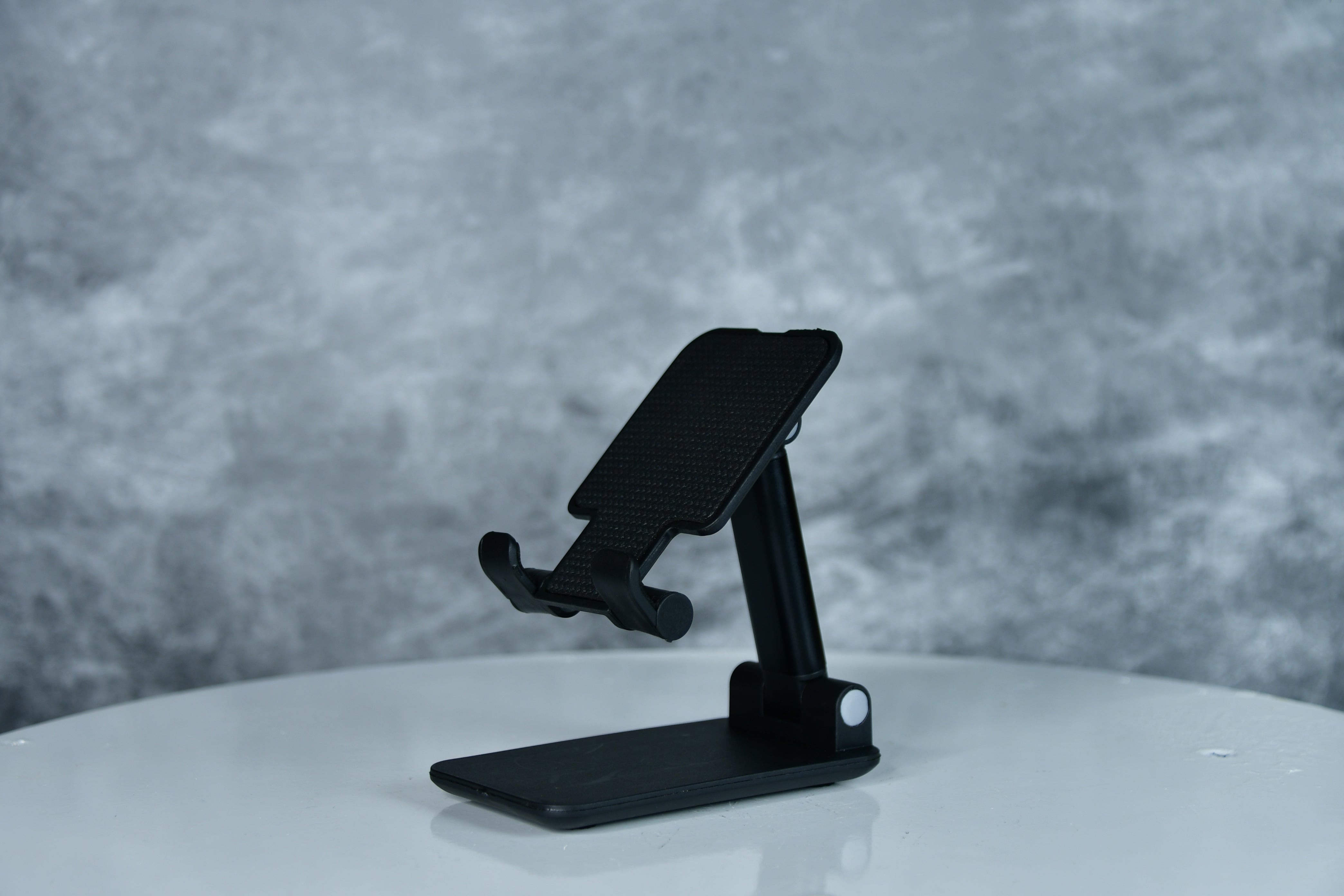 Sowpeace Stylish Adjustable Phone Holder for Modern Living