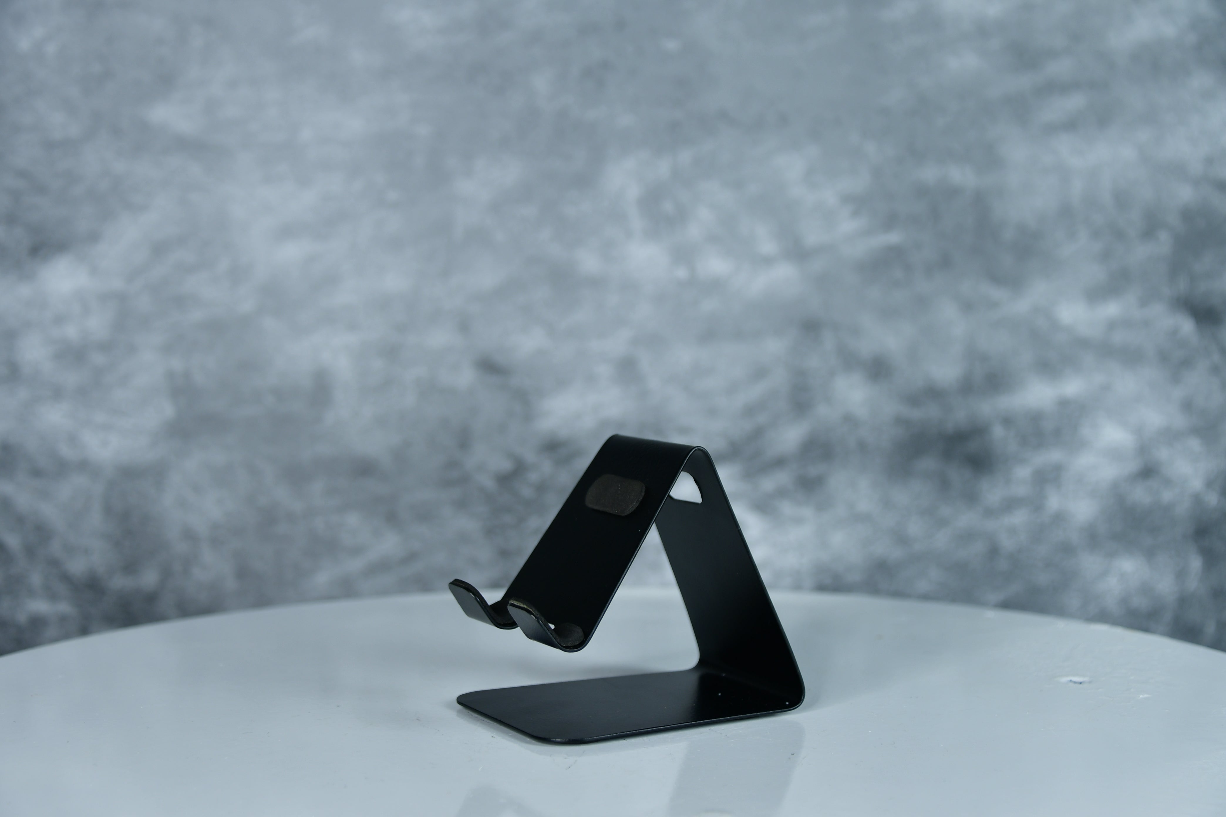 Sowpeace Stylish Adjustable Phone Holder for Modern Living