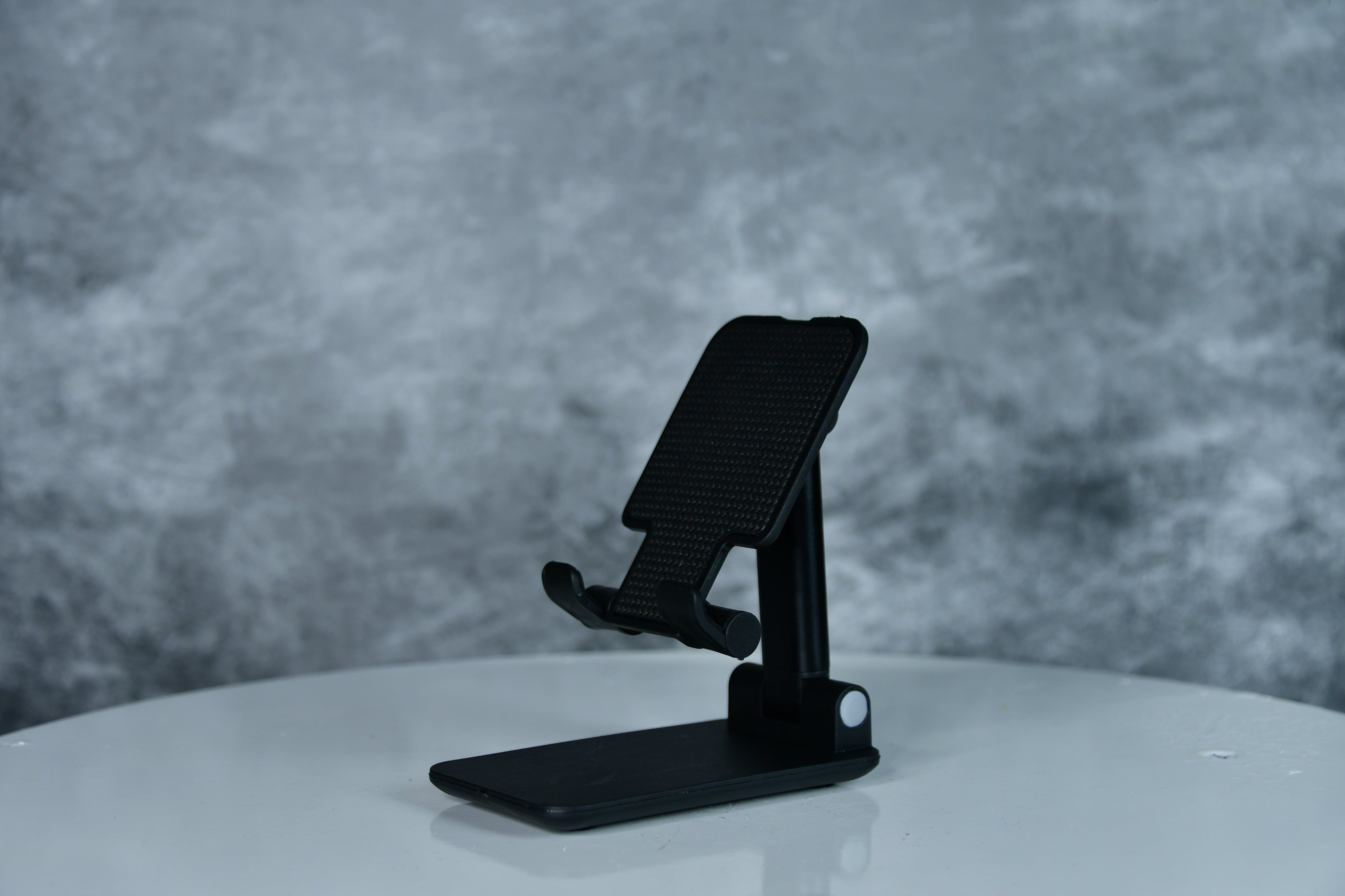 Sowpeace Stylish Adjustable Phone Holder for Modern Living