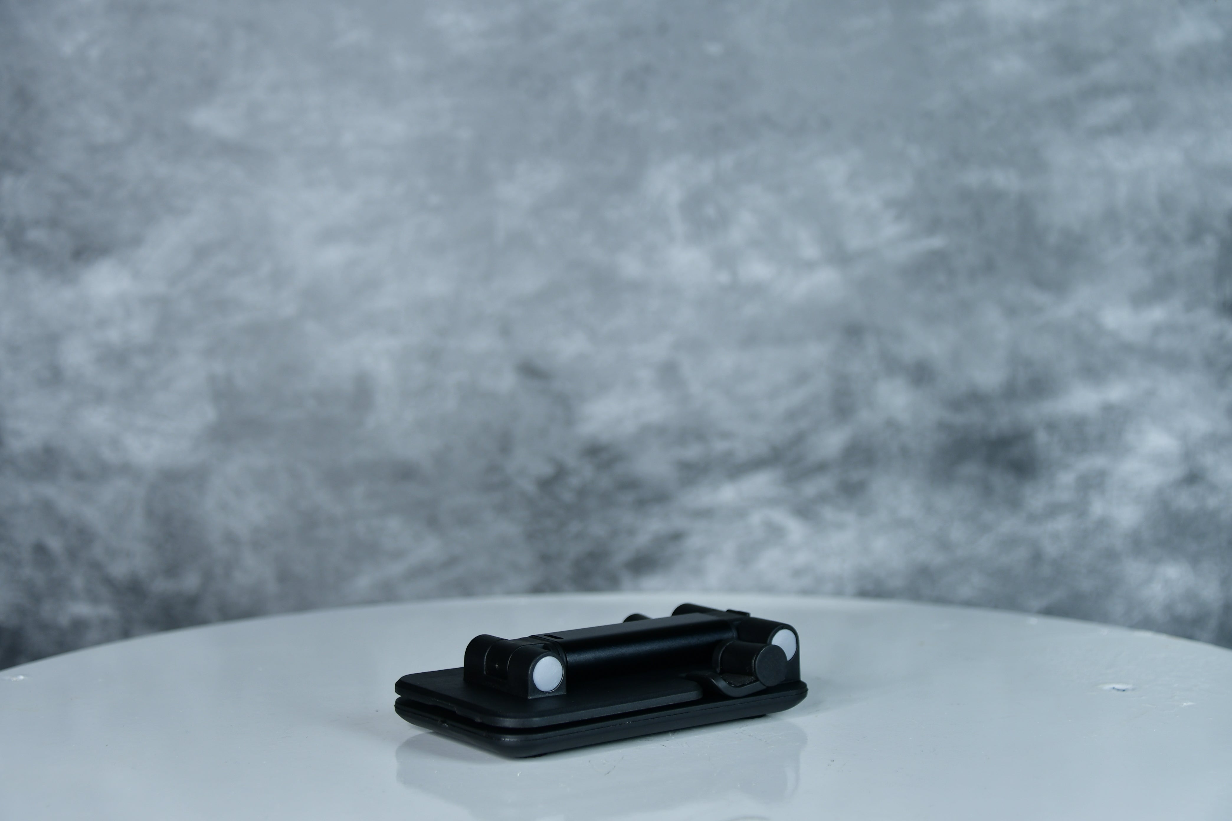 Sowpeace Stylish Adjustable Phone Holder for Modern Living