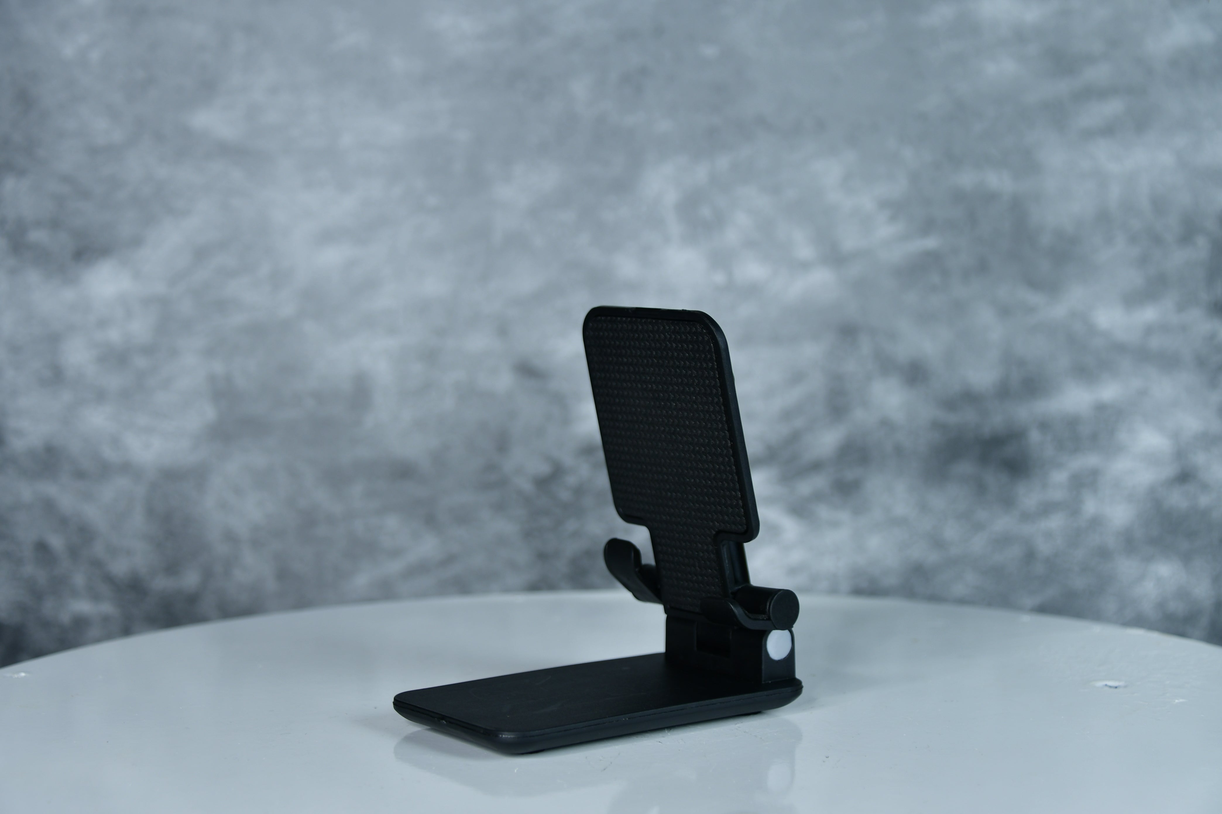 Sowpeace Stylish Adjustable Phone Holder for Modern Living