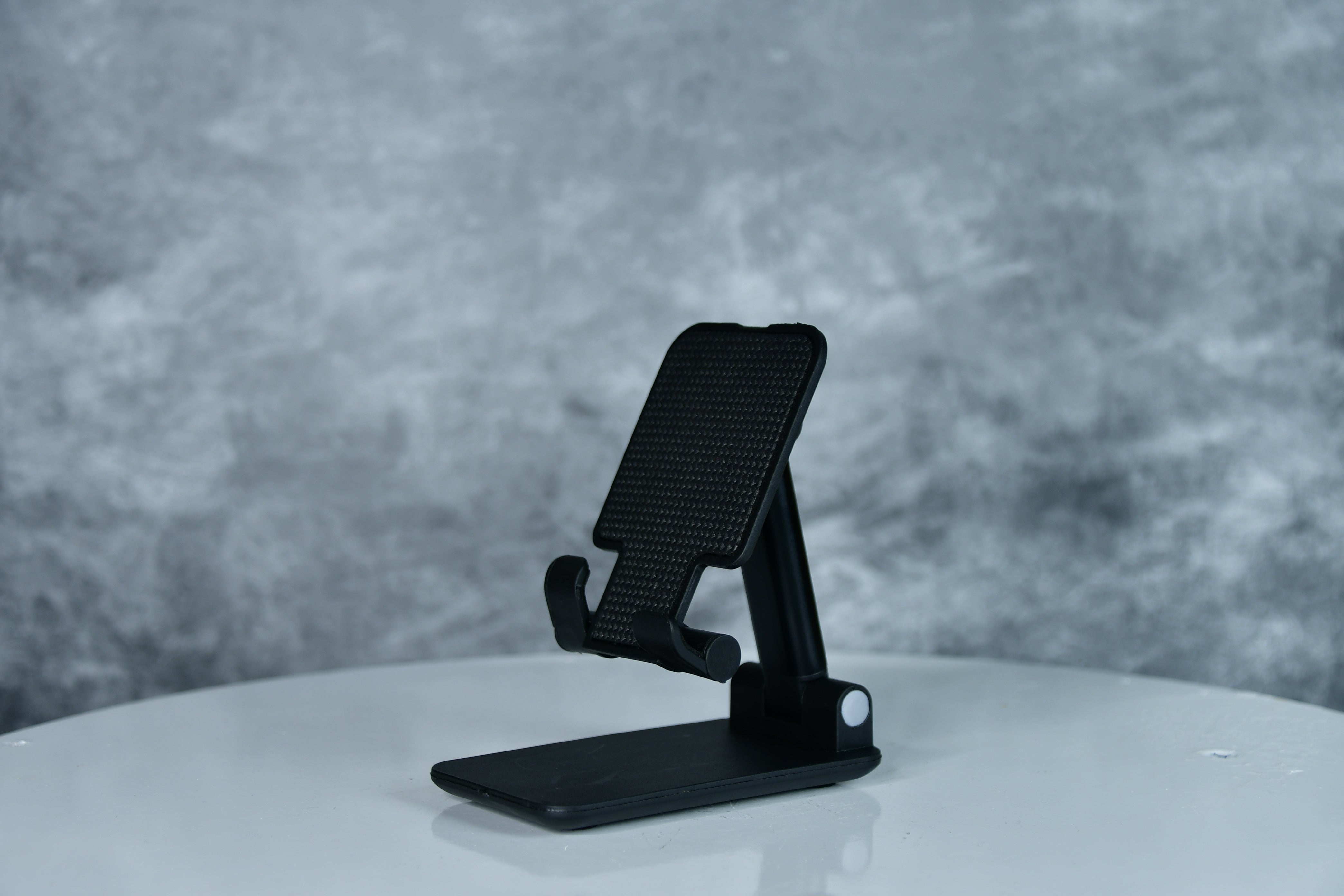 Sowpeace Stylish Adjustable Phone Holder for Modern Living