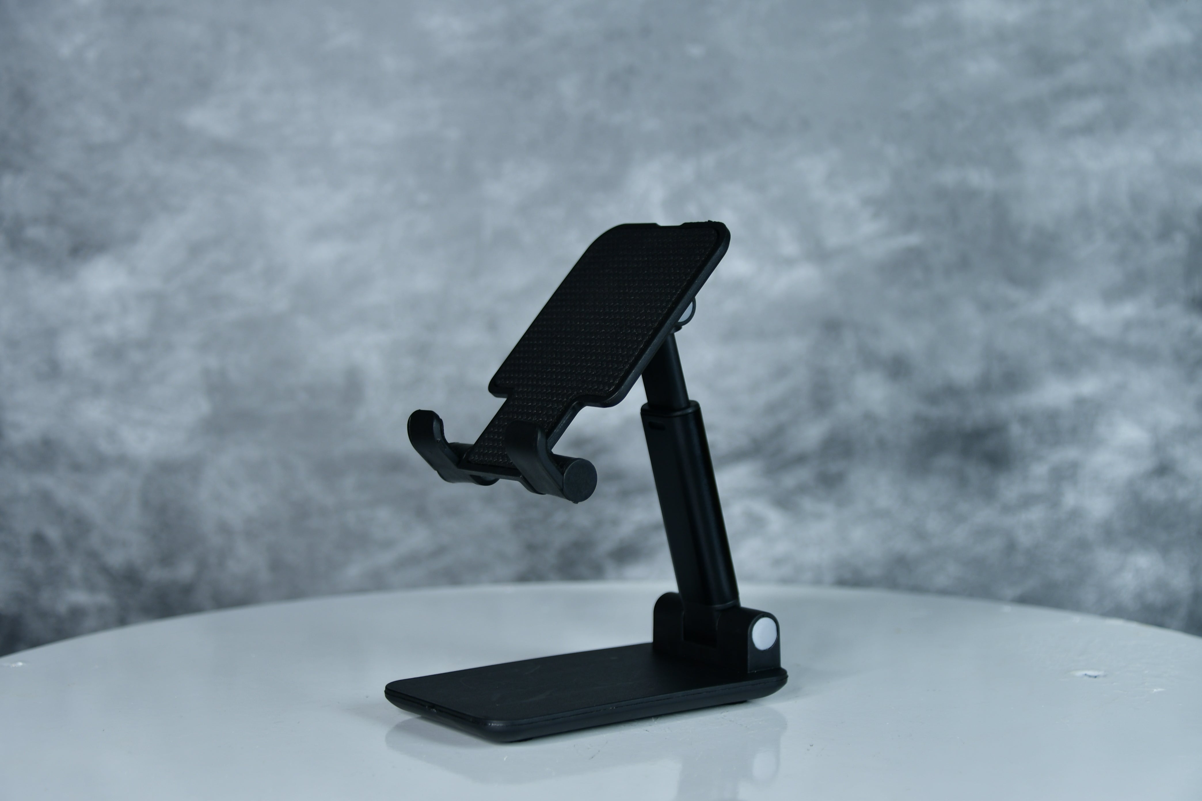 Sowpeace Stylish Adjustable Phone Holder for Modern Living