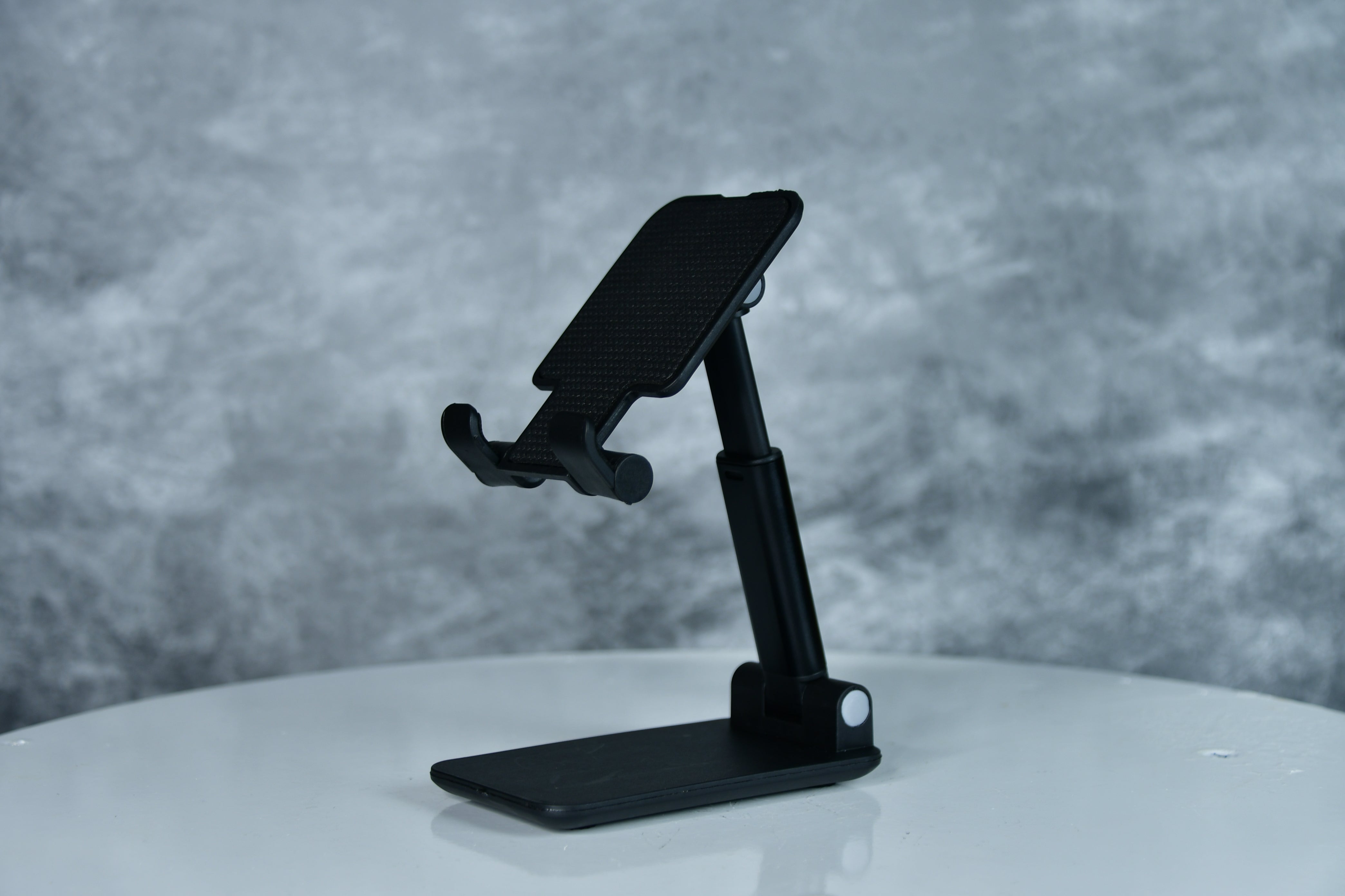 Sowpeace Stylish Adjustable Phone Holder for Modern Living