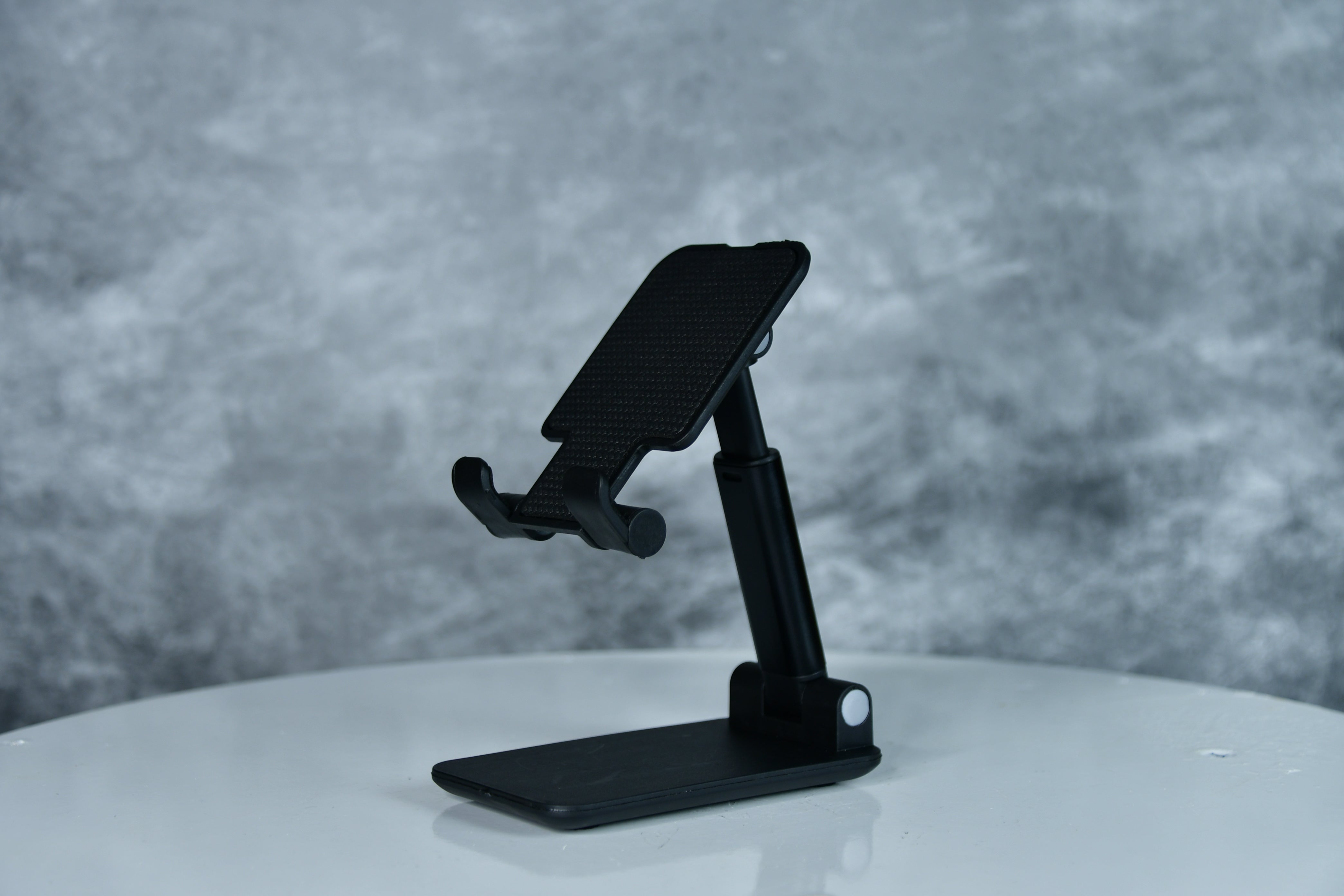 Sowpeace Stylish Adjustable Phone Holder for Modern Living