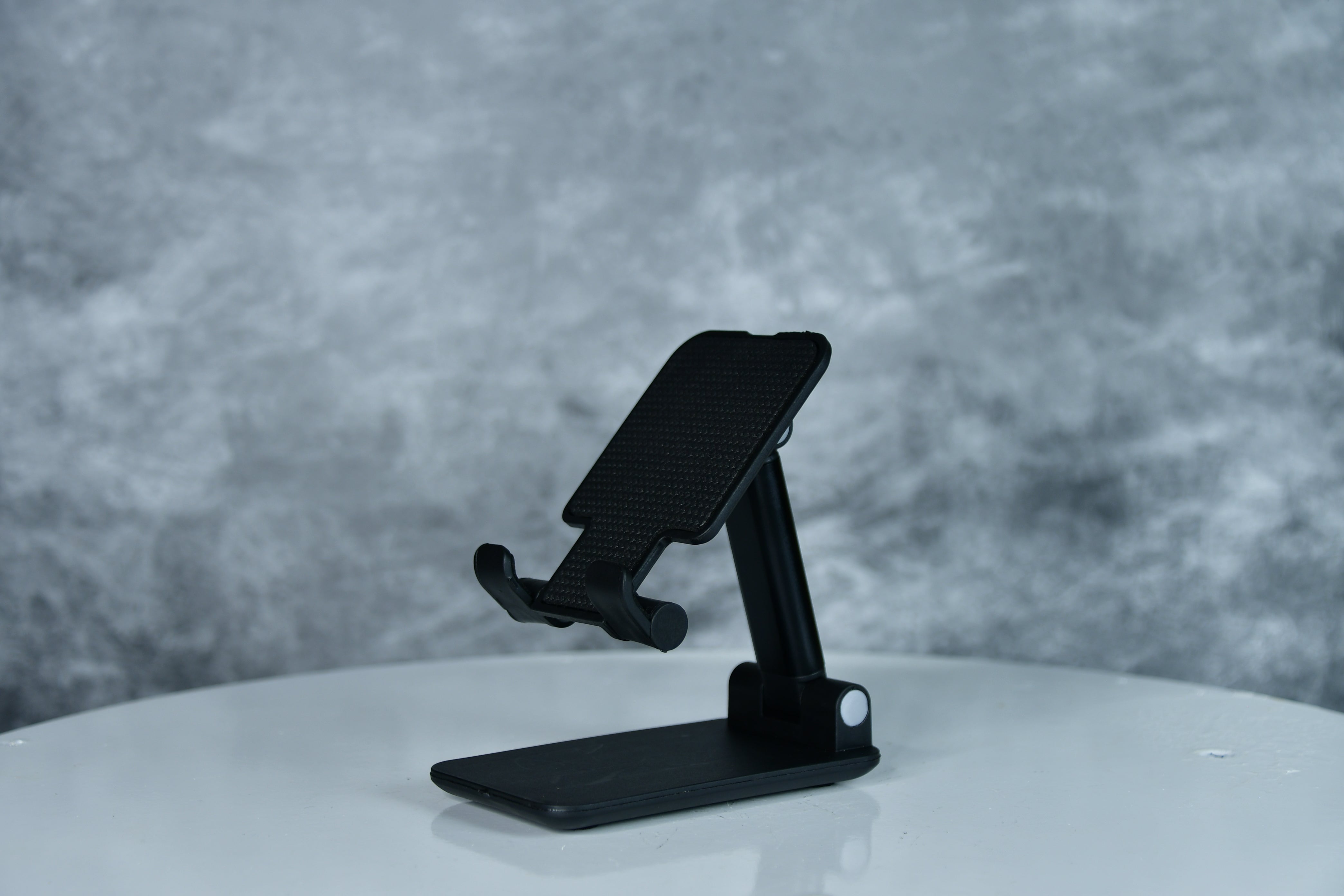 Sowpeace Stylish Adjustable Phone Holder for Modern Living