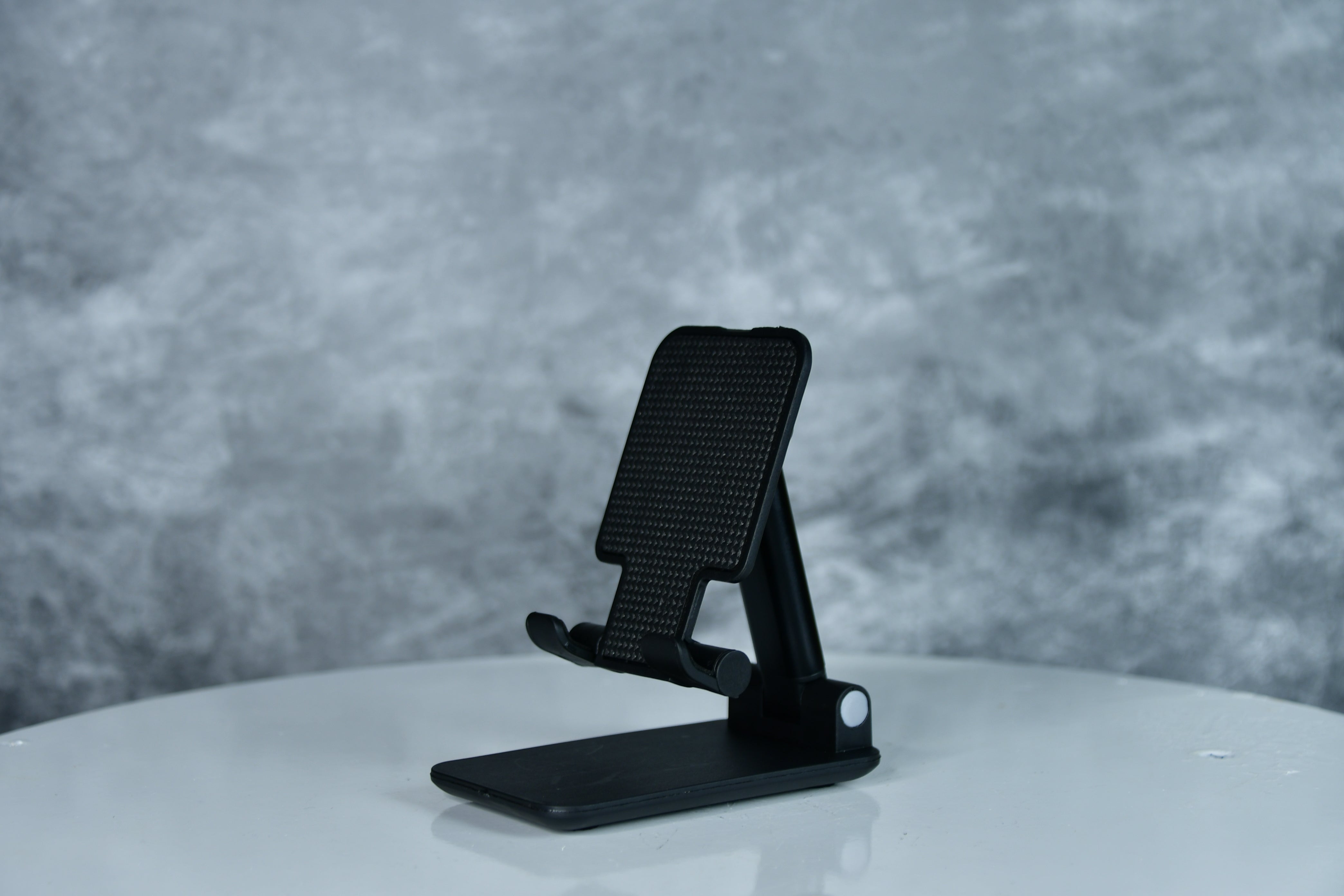 Sowpeace Stylish Adjustable Phone Holder for Modern Living