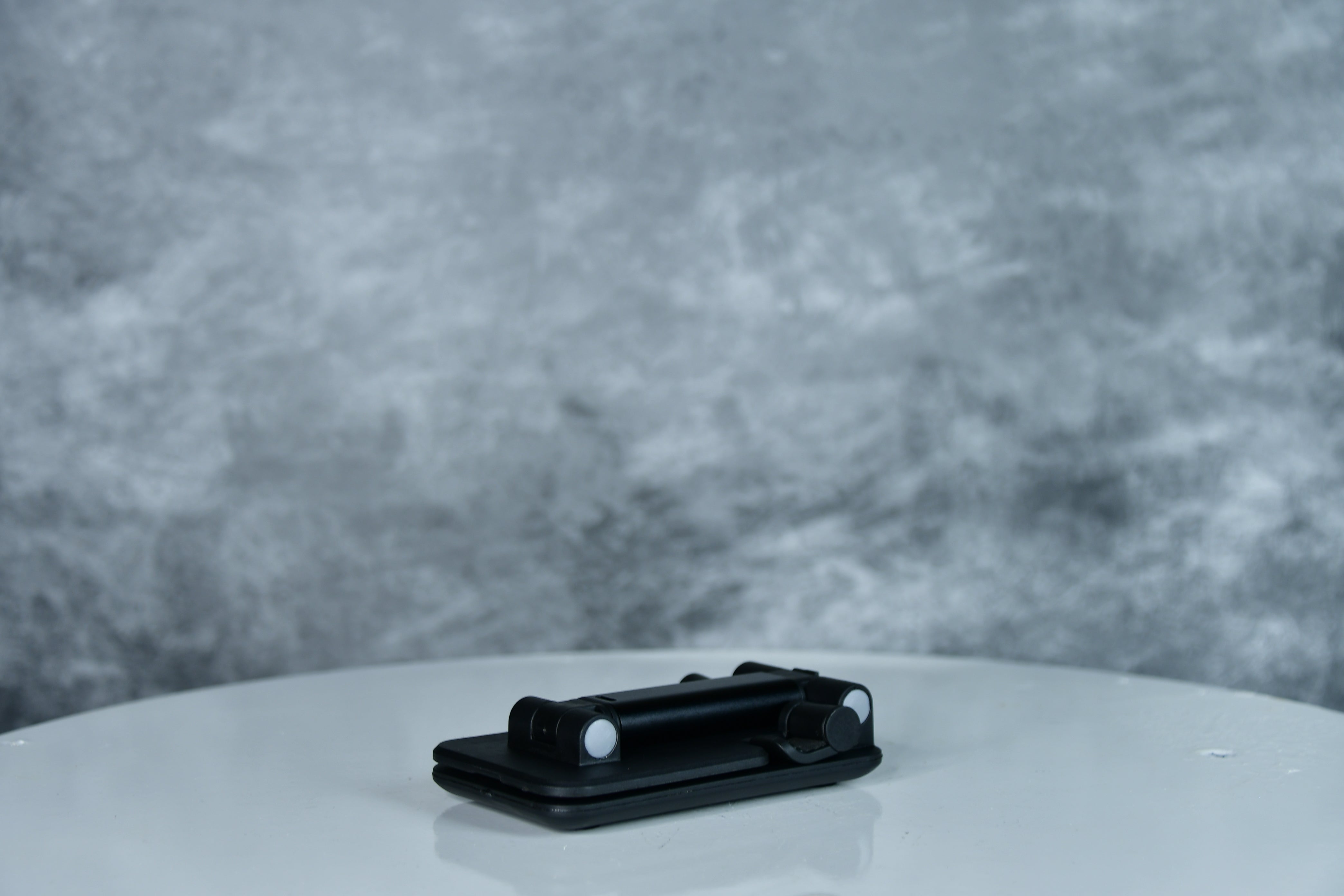 Sowpeace Stylish Adjustable Phone Holder for Modern Living