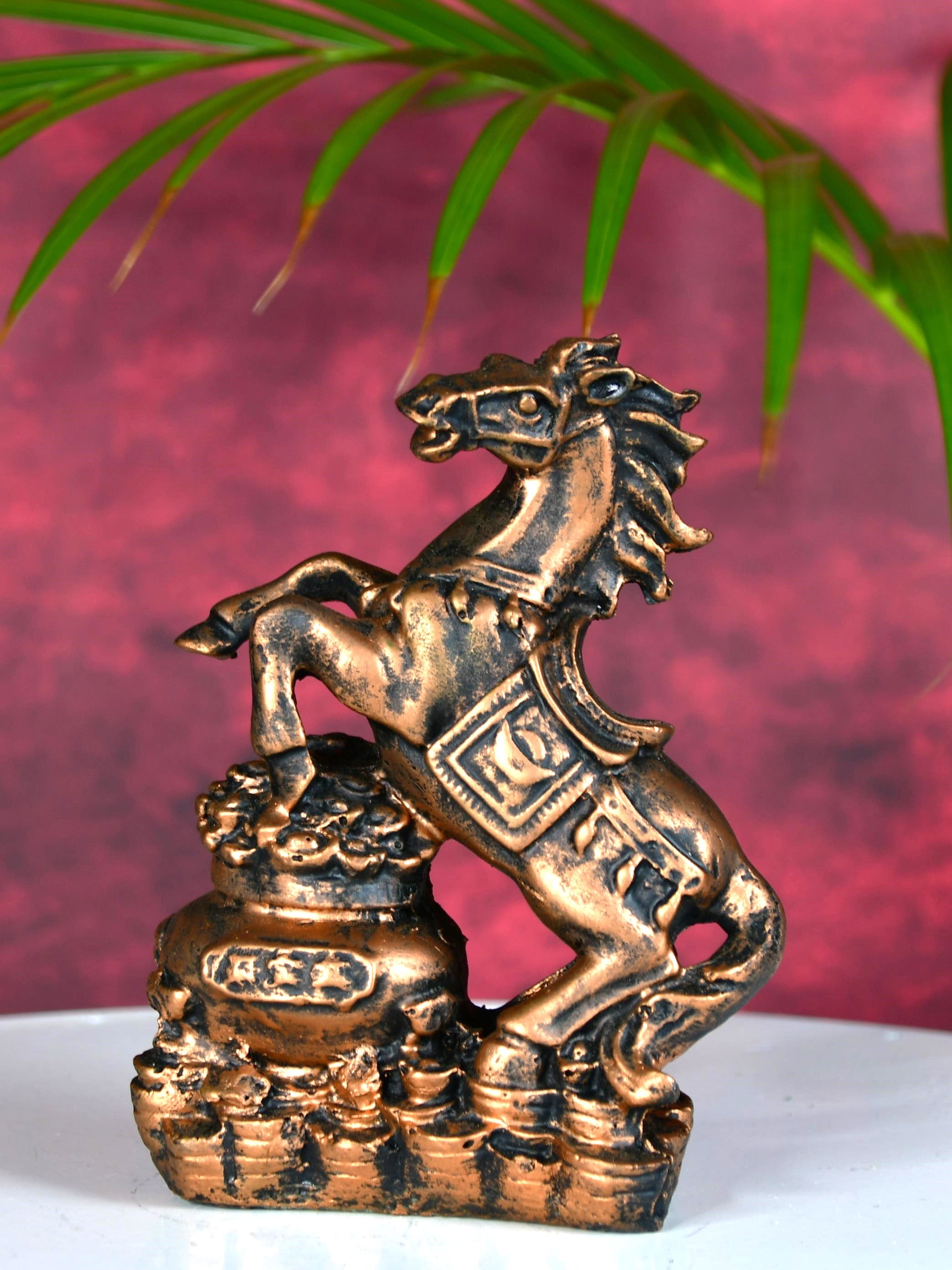 Sowpeace Resin Coin Horse Holder