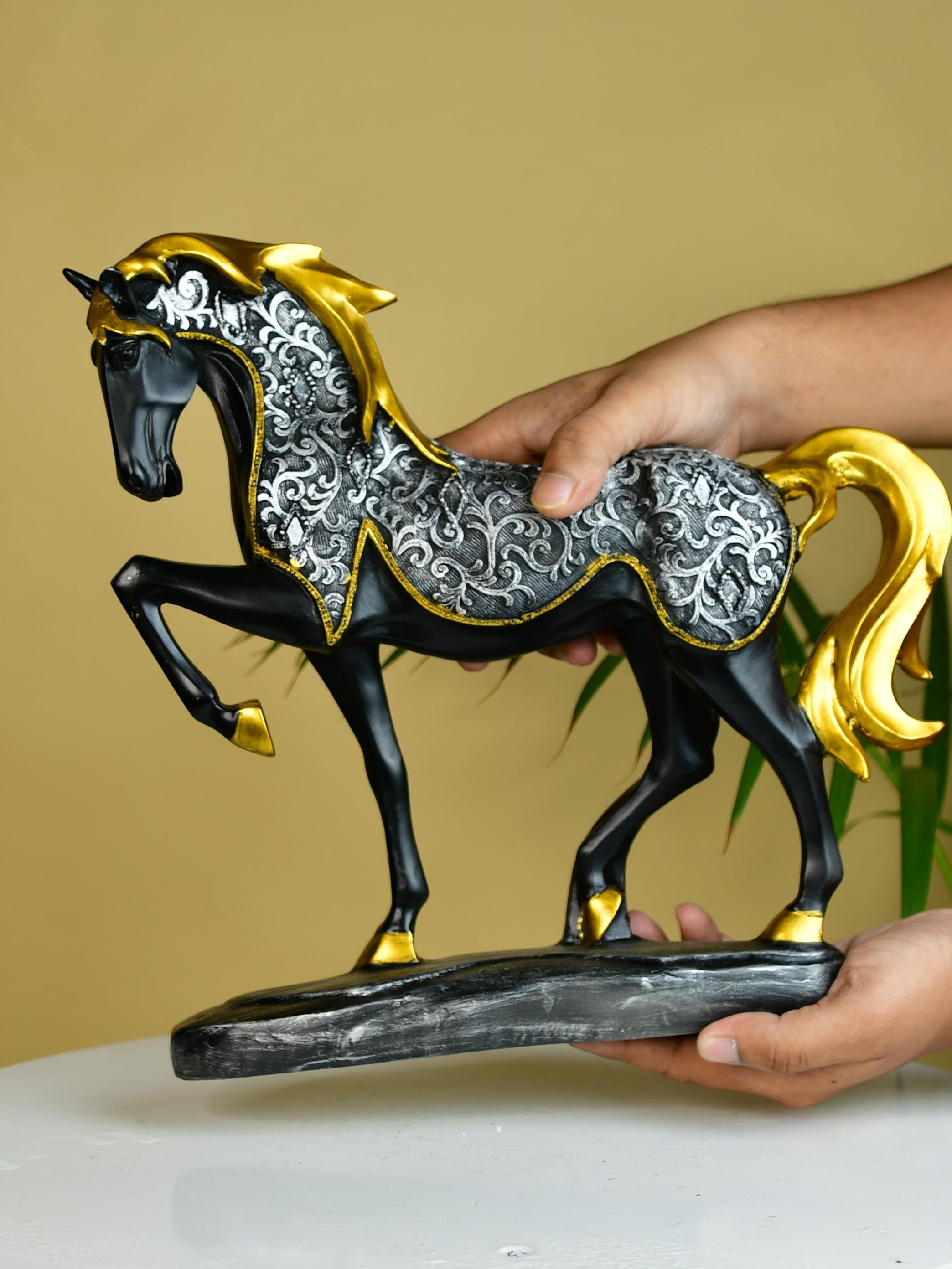 Sowpeace Resin Stallion Showpiece