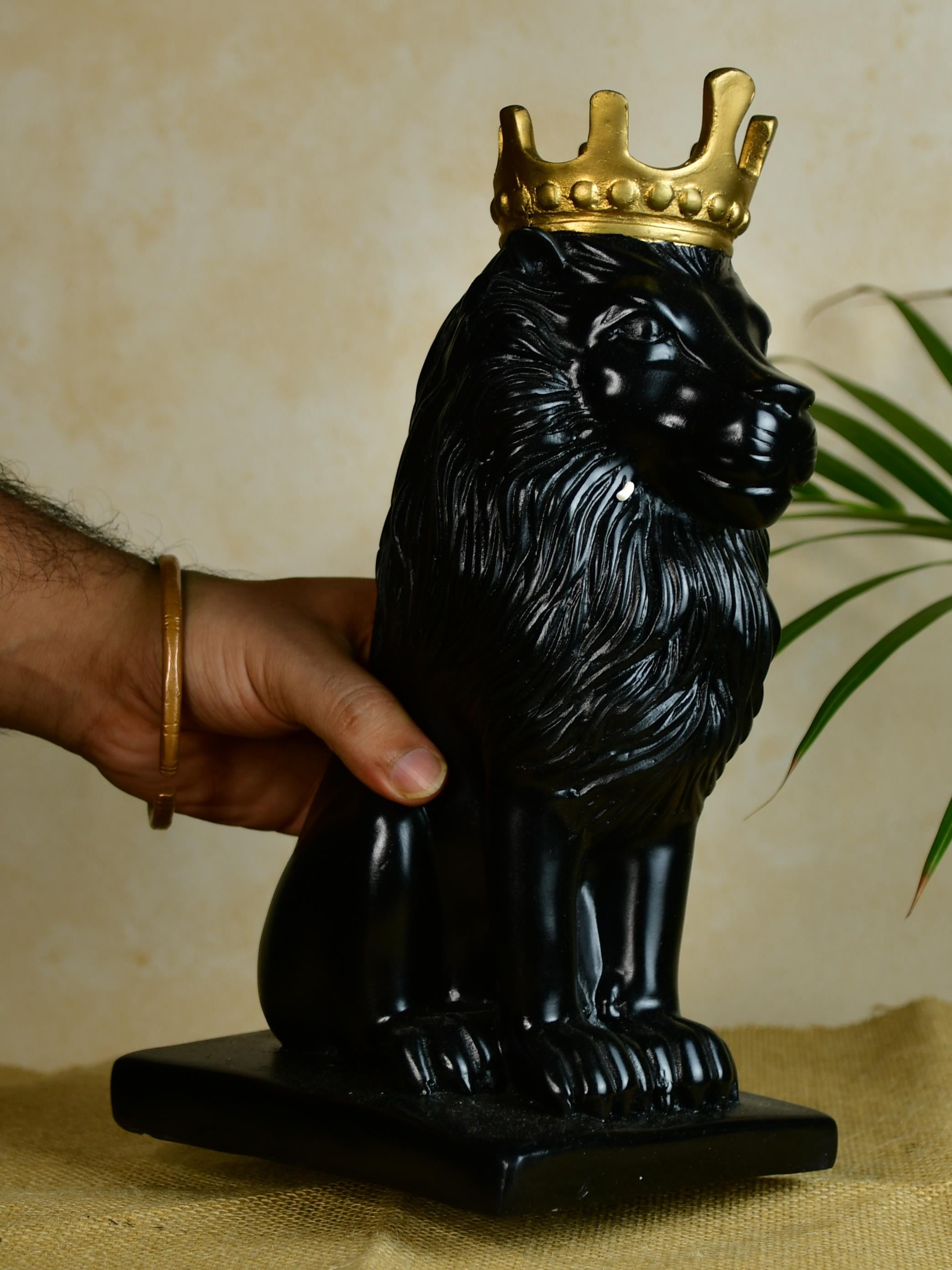 Sowpeace Black Lion Showpiece