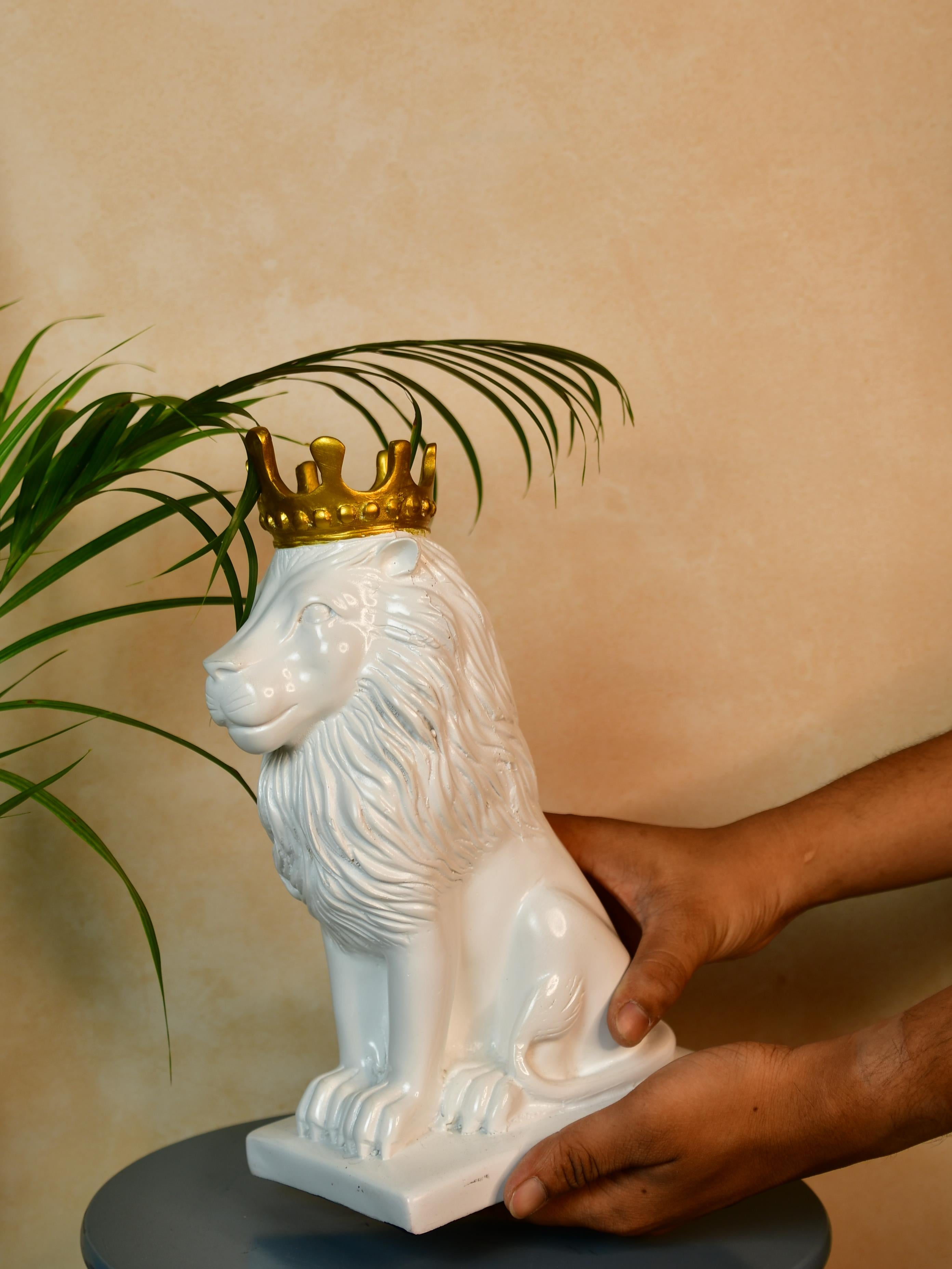 Sowpeace White Lion Showpiece