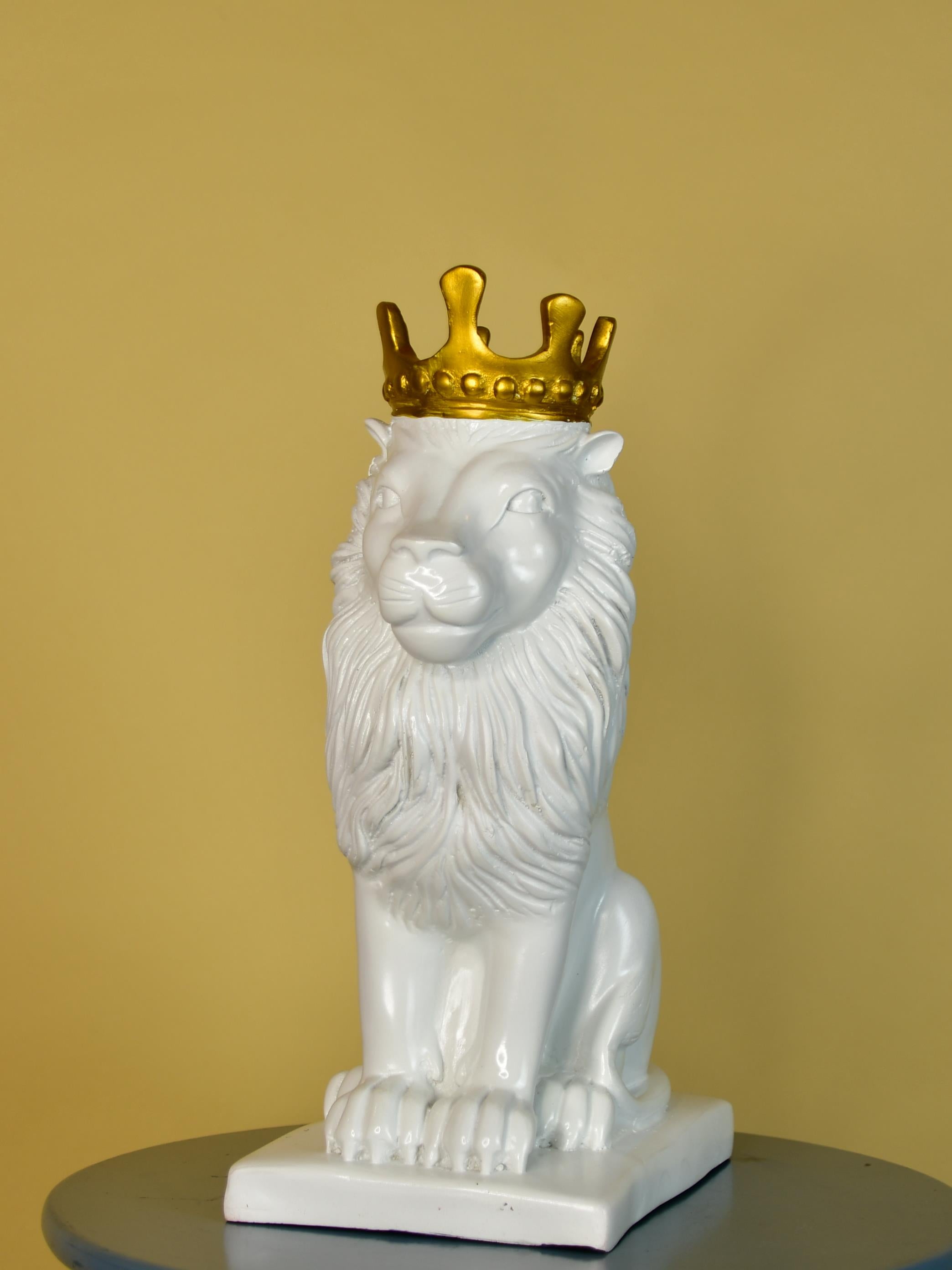 Sowpeace White Lion Showpiece
