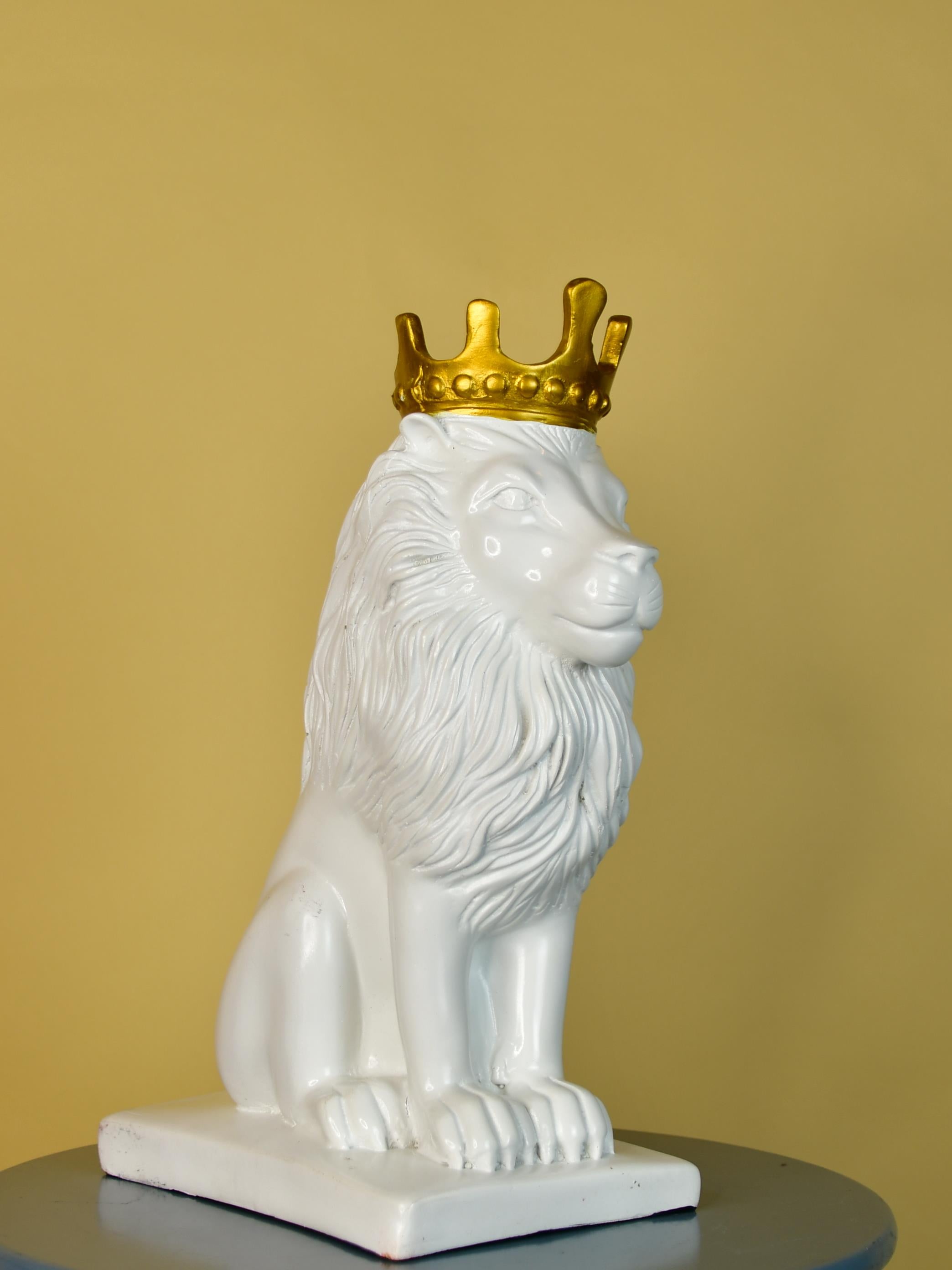 Sowpeace White Lion Showpiece