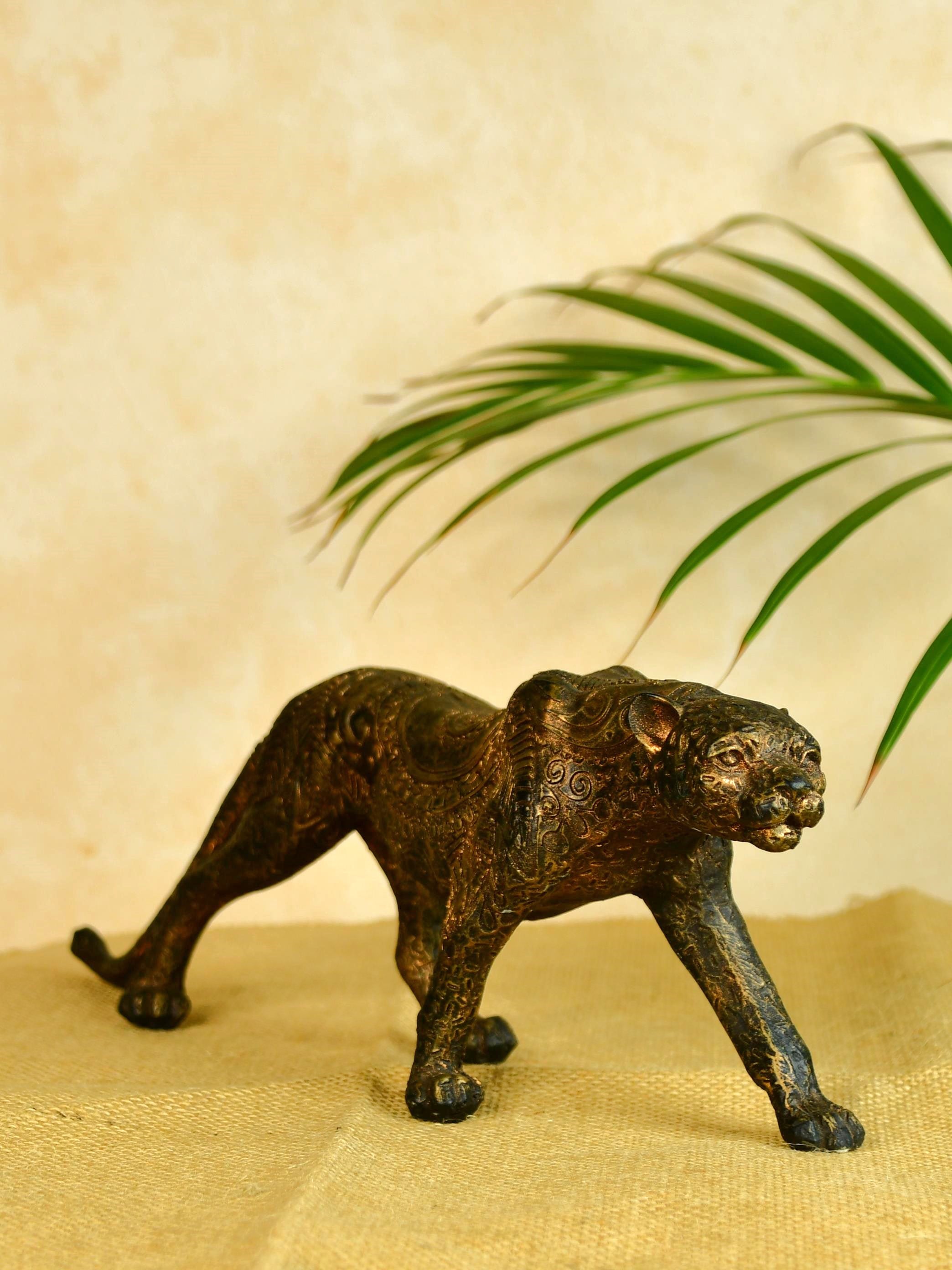 Sowpeace Resin Panther Decor
