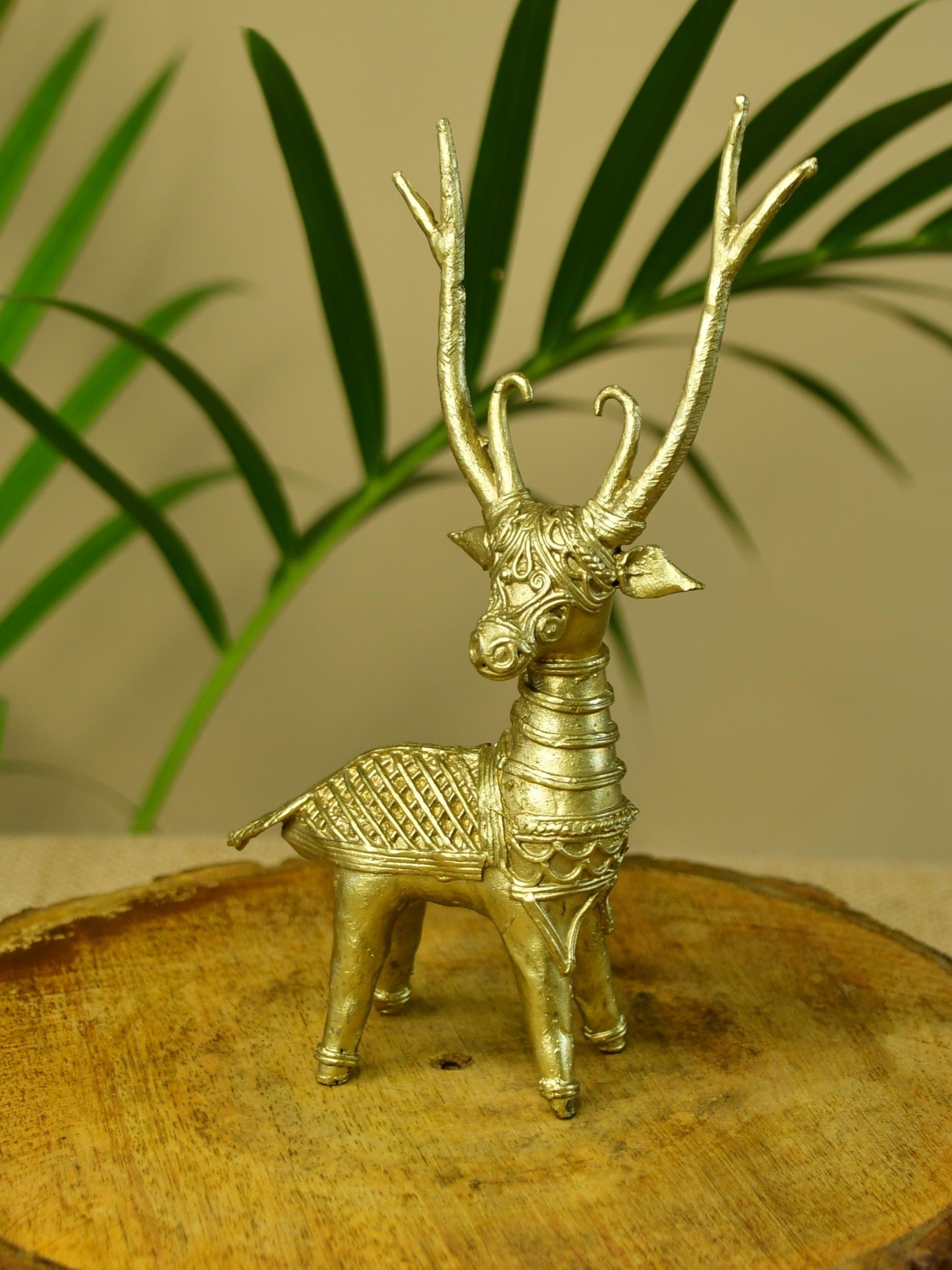 Sowpeace The Deer on feet