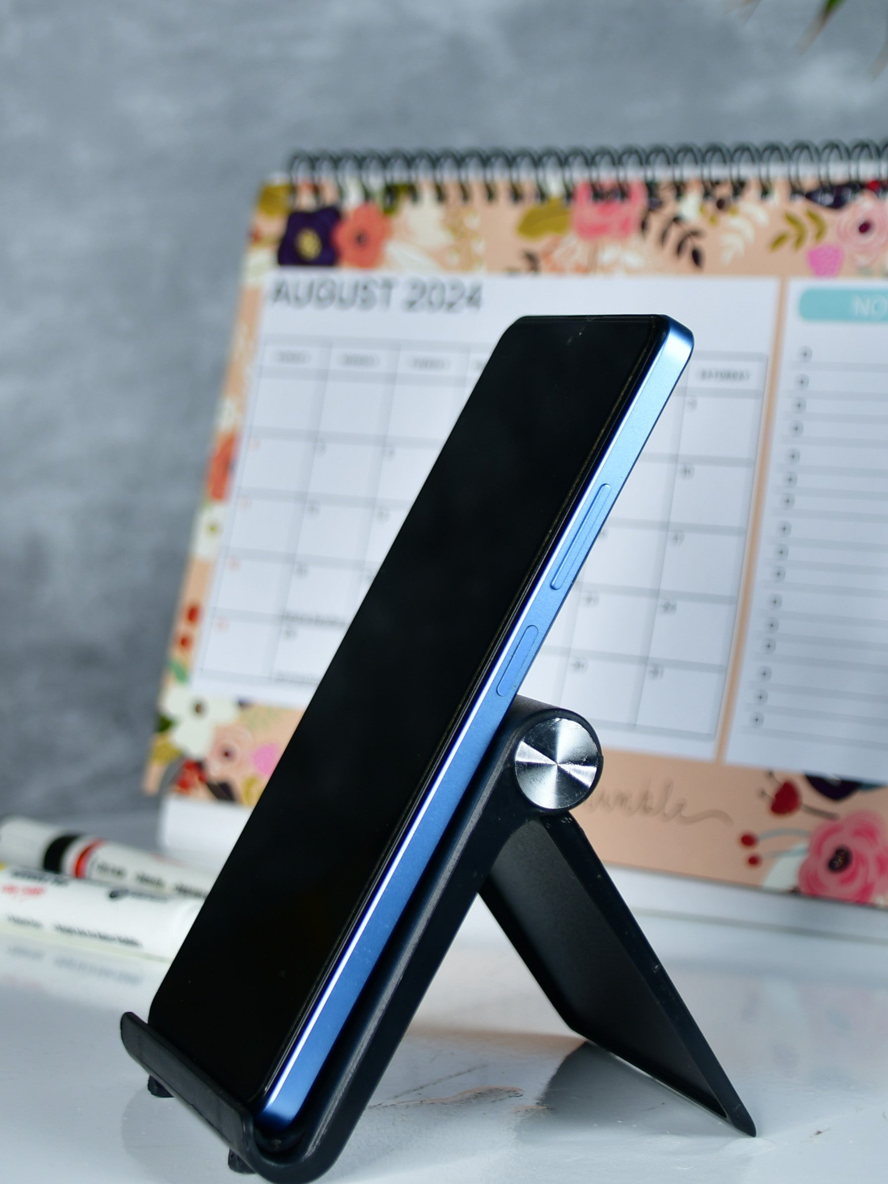 Sowpeace Trendy Adjustable Silver Tablet Stand with Black Hinges